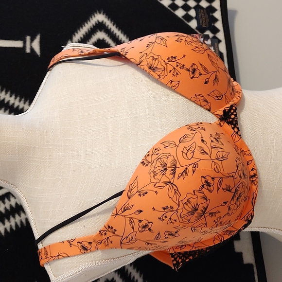 💕 EUC Cacique Brand Intimates Ladie's Smooth Boost Plunge Underwire Bra, 40D - Picture 2 of 10
